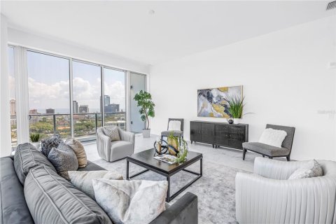 Condo in Saint Petersburg, Florida, 2 bedrooms  № 2384202 - photo 10