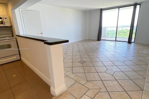 Кондоминиум с 2 спальнями в Норт-Майами, Флорида № 2021582