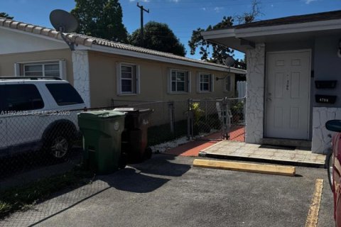 Villa ou maison à louer à Hialeah, Floride: 2 chambres, 161.65 m2 № 1982966 - photo 10