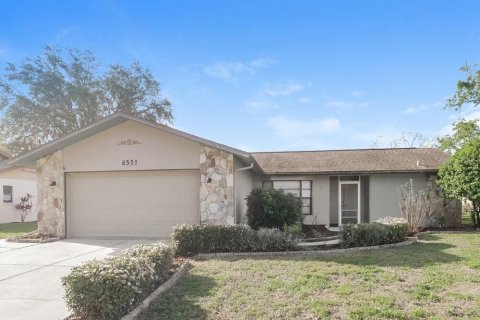 Casa en alquiler en New Port Richey, Florida, 3 dormitorios, 153.2 m2 № 1845405 - foto 1