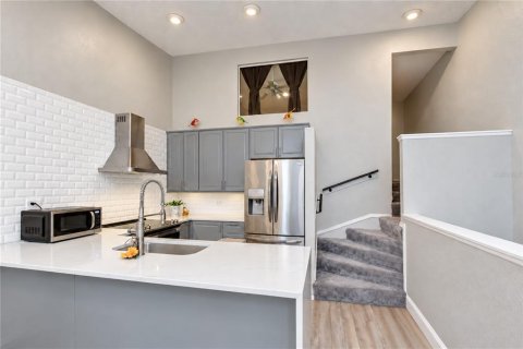 Townhouse in Pinellas Park, Florida 2 bedrooms, 115.66 sq.m. № 2380568 - photo 18