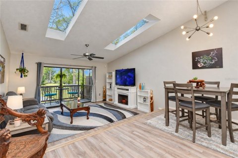 Townhouse in Pinellas Park, Florida 2 bedrooms, 115.66 sq.m. № 2380568 - photo 4