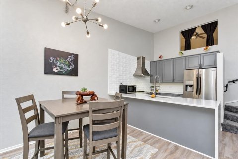 Townhouse in Pinellas Park, Florida 2 bedrooms, 115.66 sq.m. № 2380568 - photo 6
