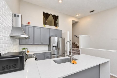Townhouse in Pinellas Park, Florida 2 bedrooms, 115.66 sq.m. № 2380568 - photo 9