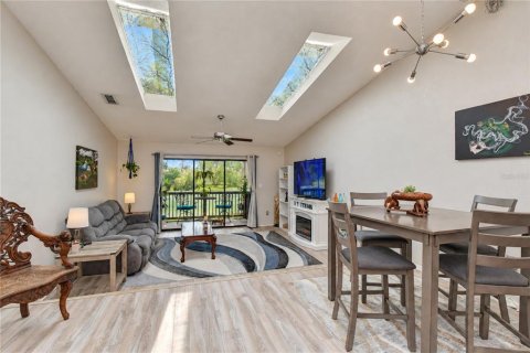 Townhouse in Pinellas Park, Florida 2 bedrooms, 115.66 sq.m. № 2380568 - photo 5