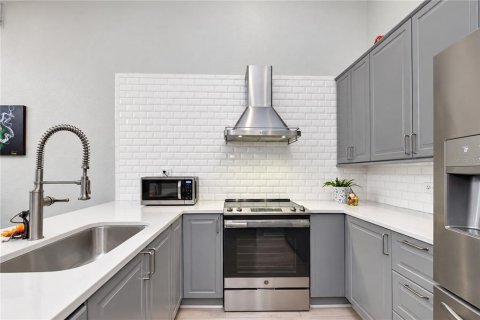 Townhouse in Pinellas Park, Florida 2 bedrooms, 115.66 sq.m. № 2380568 - photo 11