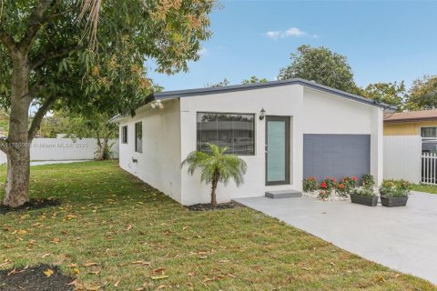 House in North Miami Beach, Florida 3 bedrooms, 87.51 sq.m. № 1497215 - photo 19