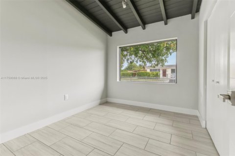 House in North Miami Beach, Florida 3 bedrooms, 87.51 sq.m. № 1497215 - photo 6