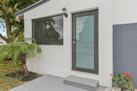 House in North Miami Beach, Florida 3 bedrooms, 87.51 sq.m. № 1497215 - photo 24
