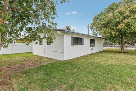 House in North Miami Beach, Florida 3 bedrooms, 87.51 sq.m. № 1497215 - photo 18