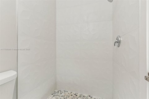 House in North Miami Beach, Florida 3 bedrooms, 87.51 sq.m. № 1497215 - photo 3