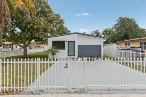 House in North Miami Beach, Florida 3 bedrooms, 87.51 sq.m. № 1497215 - photo 22