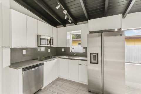 House in North Miami Beach, Florida 3 bedrooms, 87.51 sq.m. № 1497215 - photo 28