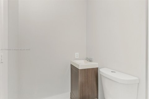 House in North Miami Beach, Florida 3 bedrooms, 87.51 sq.m. № 1497215 - photo 4