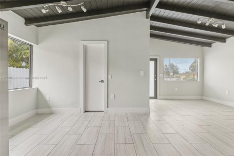 House in North Miami Beach, Florida 3 bedrooms, 87.51 sq.m. № 1497215 - photo 13