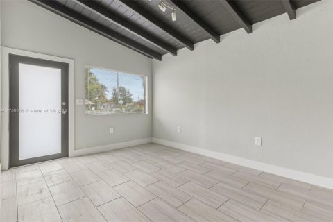 House in North Miami Beach, Florida 3 bedrooms, 87.51 sq.m. № 1497215 - photo 25