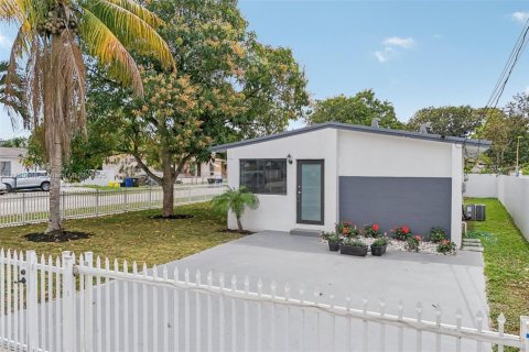 House in North Miami Beach, Florida 3 bedrooms, 87.51 sq.m. № 1497215 - photo 21