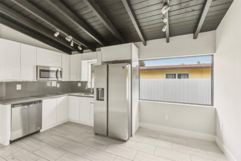 House in North Miami Beach, Florida 3 bedrooms, 87.51 sq.m. № 1497215 - photo 27