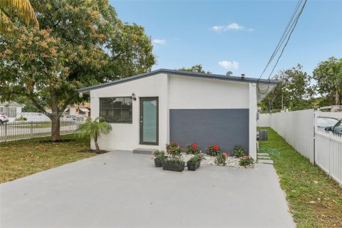House in North Miami Beach, Florida 3 bedrooms, 87.51 sq.m. № 1497215 - photo 20