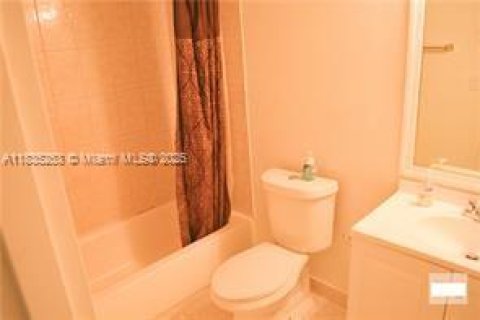 Купить кондоминиум в Лодерхилл, Флорида 1 спальня, 70.14м2, № 1957866 - фото 5