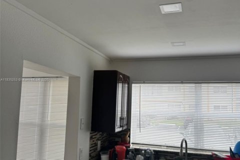 Купить кондоминиум в Лодерхилл, Флорида 1 спальня, 70.14м2, № 1957866 - фото 2