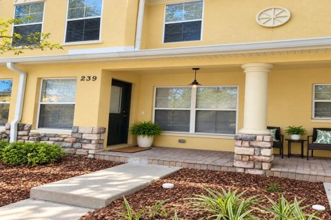 Townhouse in Valrico, Florida 3 bedrooms, 144.93 sq.m. № 2391566 - photo 2
