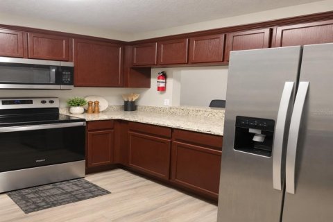 Townhouse in Valrico, Florida 3 bedrooms, 144.93 sq.m. № 2391566 - photo 4