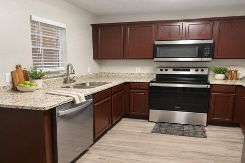 Townhouse in Valrico, Florida 3 bedrooms, 144.93 sq.m. № 2391566 - photo 3