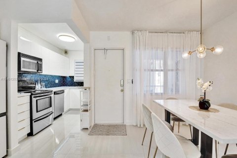 Copropriété à vendre à Hallandale Beach, Floride: 2 chambres, 89.65 m2 № 2014991 - photo 4