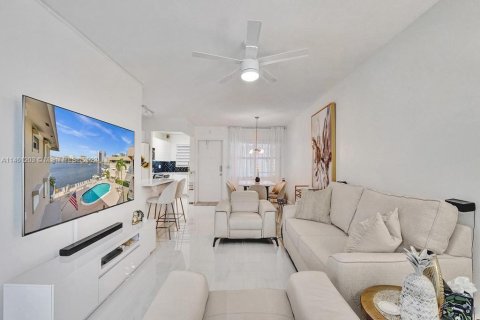 Copropriété à vendre à Hallandale Beach, Floride: 2 chambres, 89.65 m2 № 2014991 - photo 14