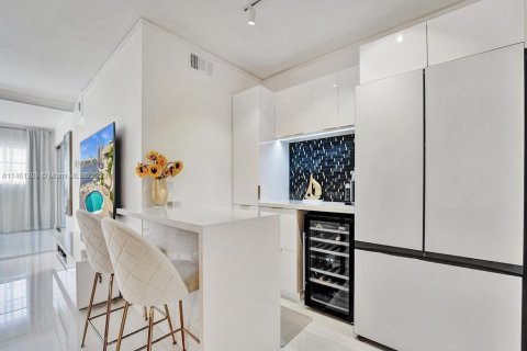 Copropriété à vendre à Hallandale Beach, Floride: 2 chambres, 89.65 m2 № 2014991 - photo 17