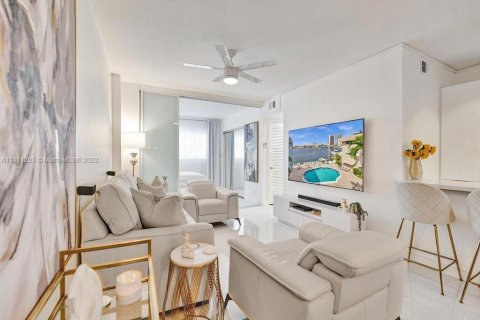 Copropriété à vendre à Hallandale Beach, Floride: 2 chambres, 89.65 m2 № 2014991 - photo 10