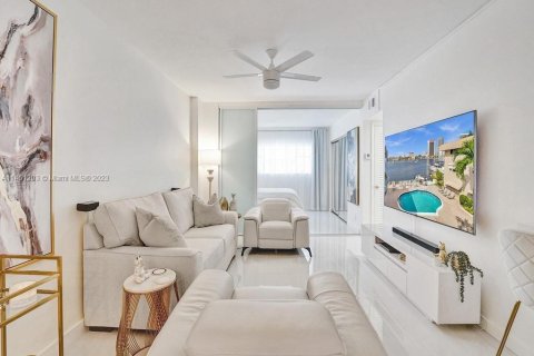 Copropriété à vendre à Hallandale Beach, Floride: 2 chambres, 89.65 m2 № 2014991 - photo 9