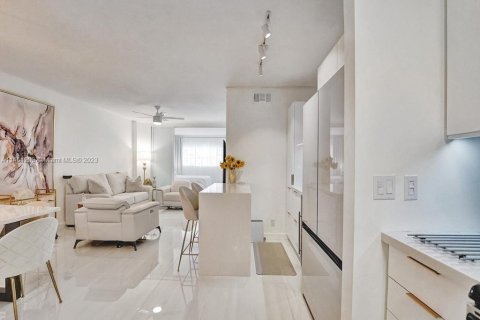 Copropriété à vendre à Hallandale Beach, Floride: 2 chambres, 89.65 m2 № 2014991 - photo 26