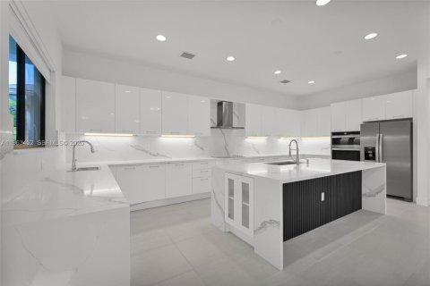 Villa ou maison à vendre à Cooper City, Floride: 4 chambres, 371.61 m2 № 2025317 - photo 5