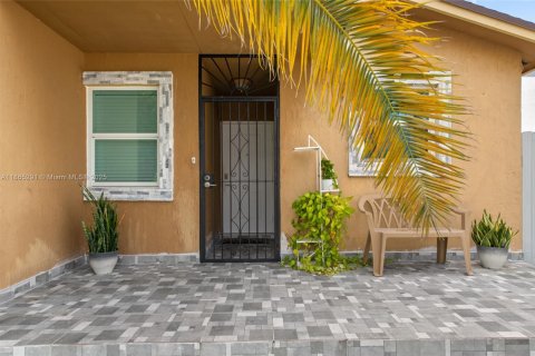 Casa en venta en Homestead, Florida, 4 dormitorios, 193.14 m2 № 1893550 - foto 10