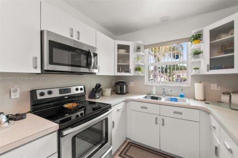 Casa en venta en Homestead, Florida, 4 dormitorios, 193.14 m2 № 1893550 - foto 17