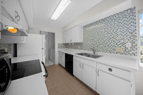 Copropriété à vendre à Weeki Wachee, Floride: 2 chambres, 99.41 m2 № 1690555 - photo 10