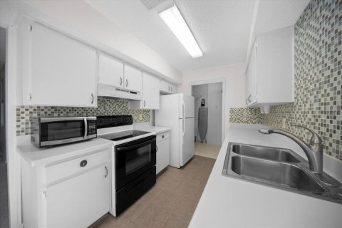 Copropriété à vendre à Weeki Wachee, Floride: 2 chambres, 99.41 m2 № 1690555 - photo 11