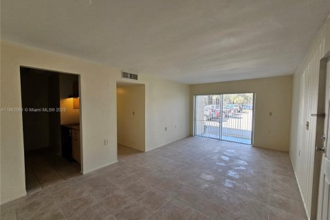 Condominio en venta en West Palm Beach, Florida, 2 dormitorios, 65.77 m2 № 1890893 - foto 3