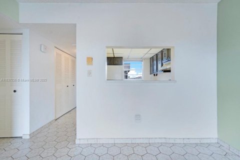 Снять в аренду кондоминиум в Санрайз, Флорида 2 спальни, 80.64м2, № 1961046 - фото 6