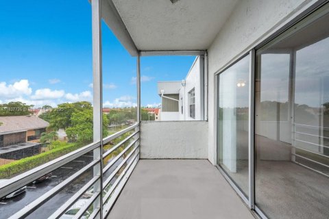 Снять в аренду кондоминиум в Санрайз, Флорида 2 спальни, 80.64м2, № 1961046 - фото 18