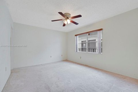 Снять в аренду кондоминиум в Санрайз, Флорида 2 спальни, 80.64м2, № 1961046 - фото 9