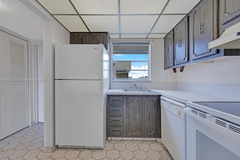 Снять в аренду кондоминиум в Санрайз, Флорида 2 спальни, 80.64м2, № 1961046 - фото 7