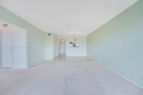 Снять в аренду кондоминиум в Санрайз, Флорида 2 спальни, 80.64м2, № 1961046 - фото 4