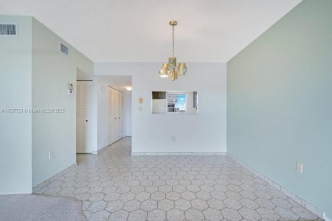 Снять в аренду кондоминиум в Санрайз, Флорида 2 спальни, 80.64м2, № 1961046 - фото 5
