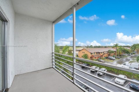 Снять в аренду кондоминиум в Санрайз, Флорида 2 спальни, 80.64м2, № 1961046 - фото 17