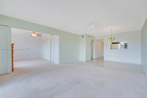 Снять в аренду кондоминиум в Санрайз, Флорида 2 спальни, 80.64м2, № 1961046 - фото 3