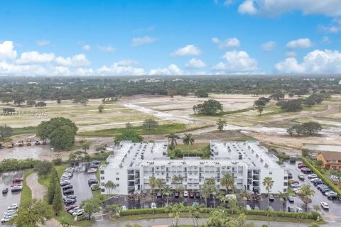 Снять в аренду кондоминиум в Санрайз, Флорида 2 спальни, 80.64м2, № 1961046 - фото 21