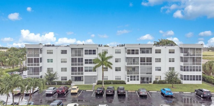 Кондоминиум с 2 спальнями в Санрайз, Флорида № 1961046